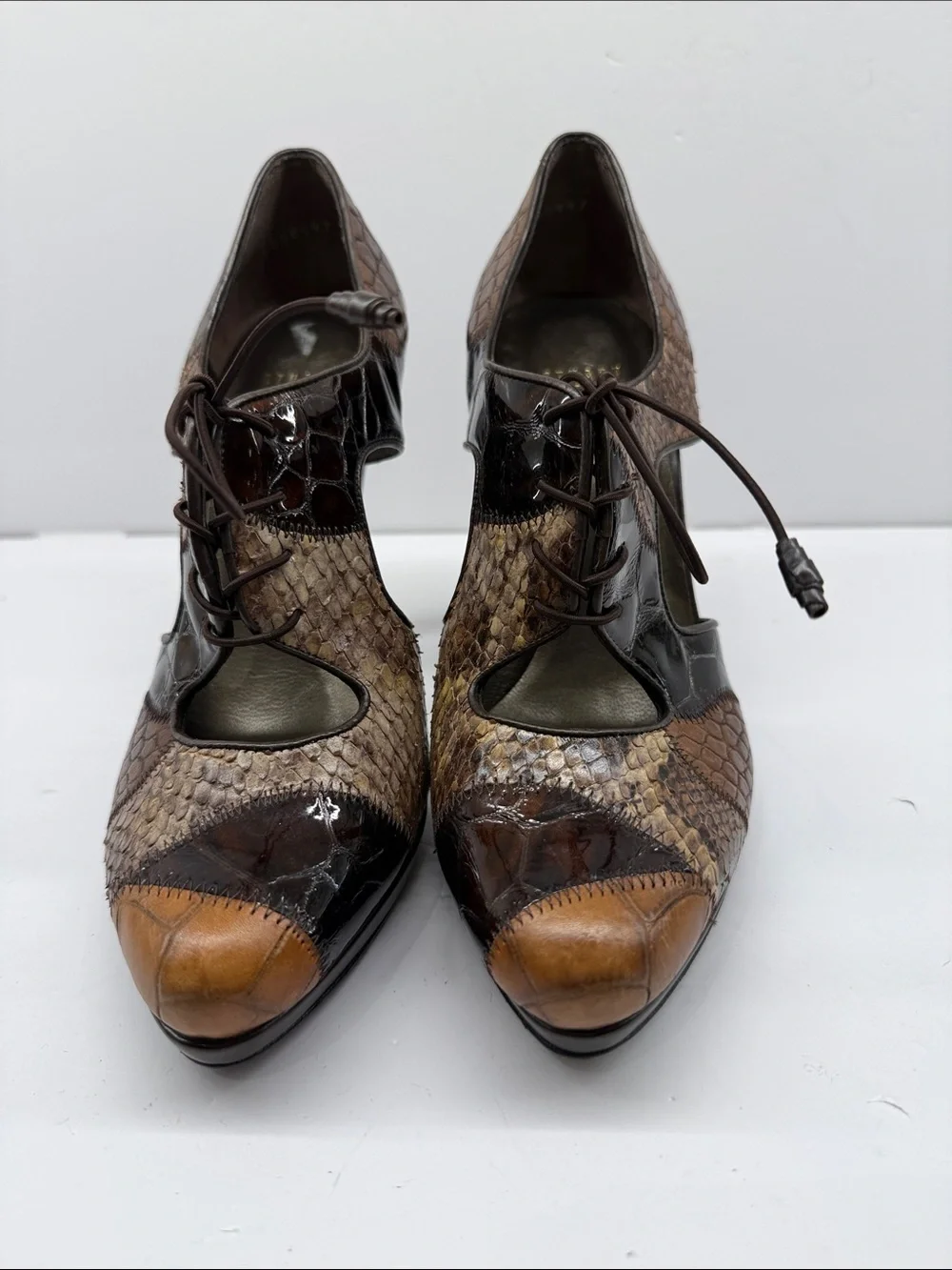 Stuart Weitzman Multi-Tone Brown Lace-Up Pointed Pumps - Picture 4 of 7